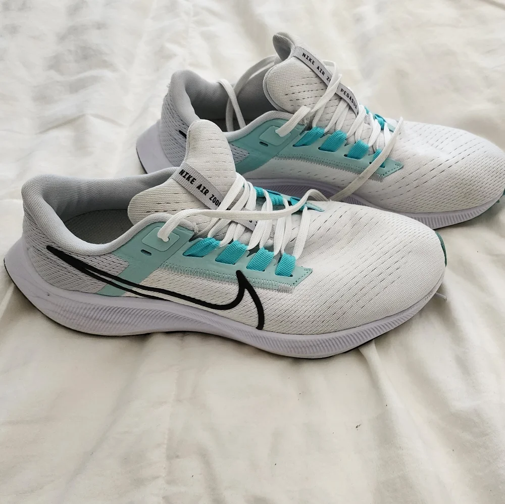Nike shoes - Picture 4 of 4